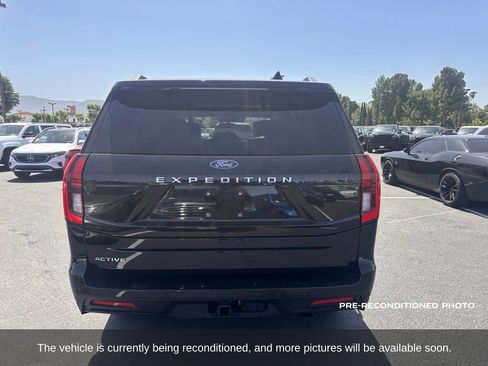 Used 2025 Ford Expedition Active image 4