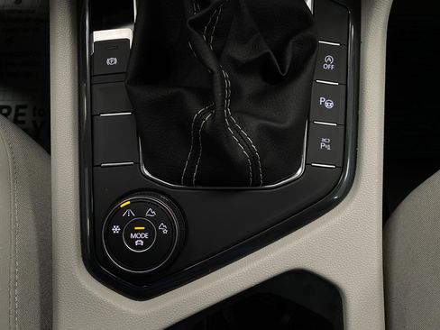 Certified 2024 Volkswagen Tiguan SEL R-Line AWD/4WD image 25