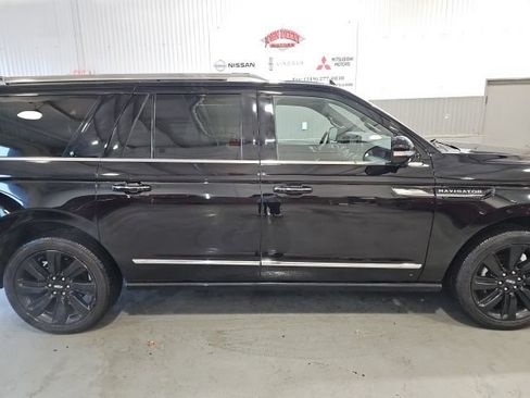 Used 2023 Lincoln Navigator L Reserve AWD/4WD image 2