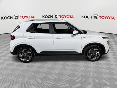 Used 2025 Hyundai Venue SEL image 9