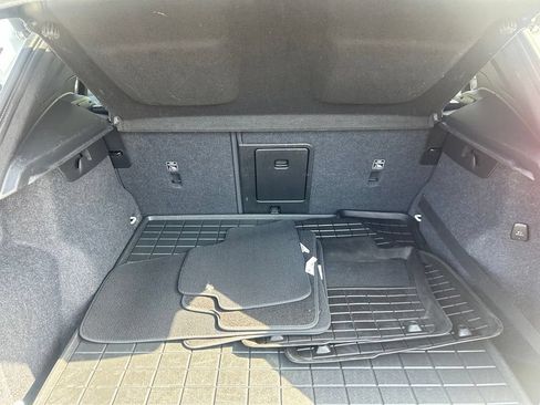 Used 2019 Volvo XC40 T5 Momentum AWD/4WD image 17