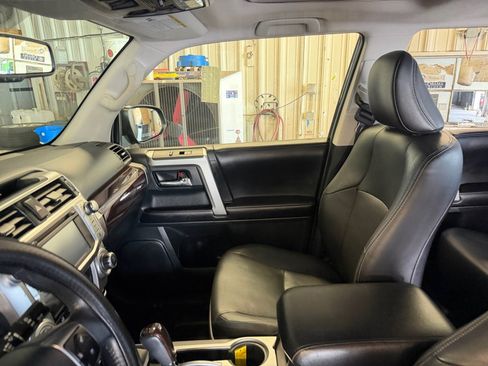 Used 2016 Toyota 4Runner Limited AWD/4WD image 32