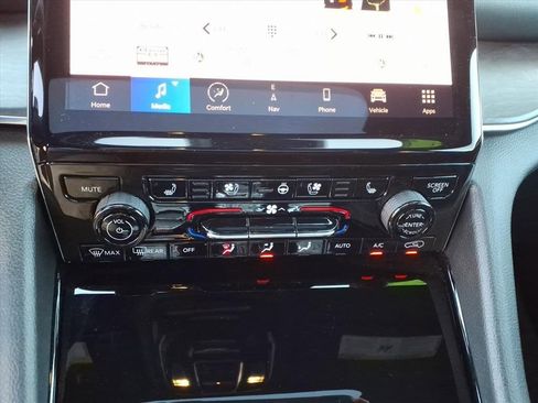 Used 2024 Jeep Grand Cherokee Overland w/ Trailer Tow Package image 28