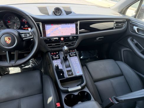 Certified 2024 Porsche Macan AWD/4WD image 17