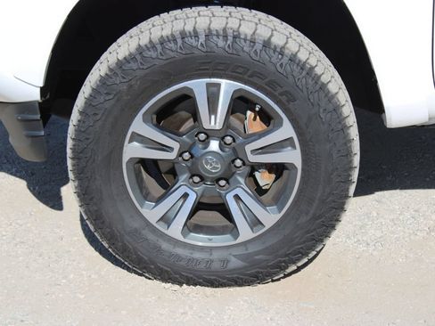 Used 2019 Toyota Tacoma TRD Sport AWD/4WD image 8