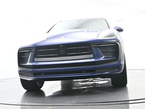 Certified 2025 Porsche Macan AWD/4WD image 55