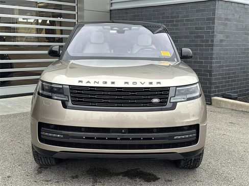 Used 2023 Land Rover Range Rover SE image 2