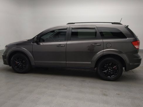 Used 2020 Dodge Journey SE w/ SE Popular Equipment Group FWD image 3