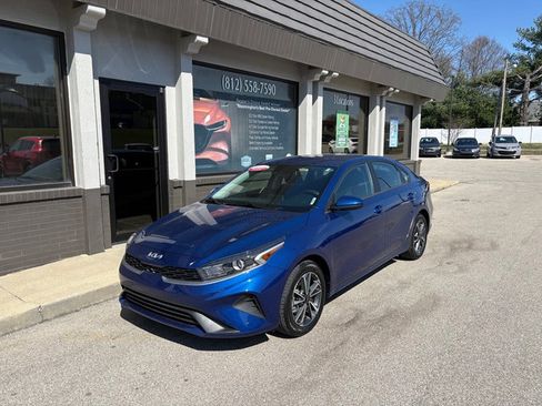 Used 2023 Kia Forte LXS image 2