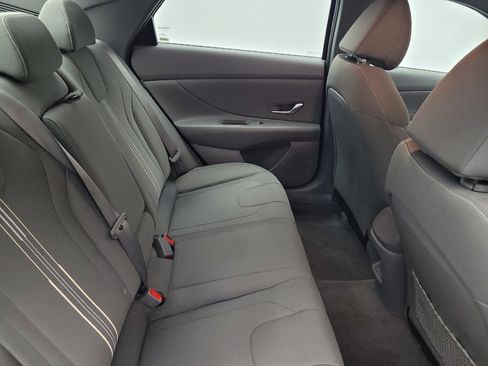 Used 2025 Hyundai Elantra SEL image 19