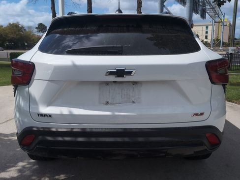 Used 2024 Chevrolet Trax RS w/ Sunroof Package image 9