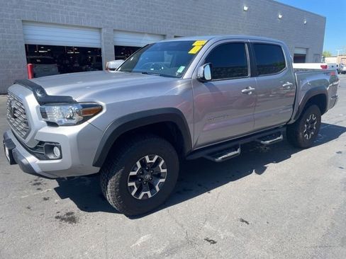 Certified 2021 Toyota Tacoma TRD Off-Road image 4