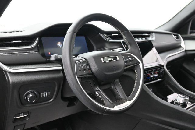 Used 2023 Jeep Grand Cherokee L Altitude AWD/4WD image 18