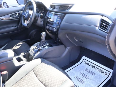 Used 2017 Nissan Rogue SV image 7