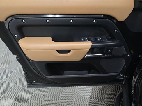 Used 2025 Land Rover Defender 110 X-Dynamic SE AWD/4WD image 12