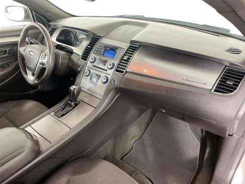 Used 2015 Ford Taurus SEL image 27