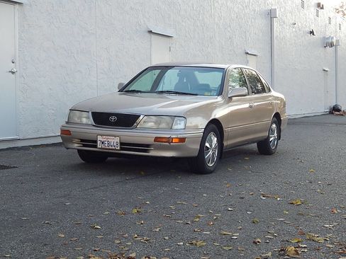 Used 1997 Toyota Avalon XL image 1