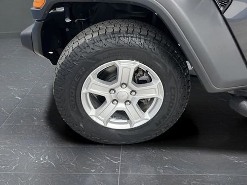 Used 2022 Jeep Wrangler Unlimited Sport image 34