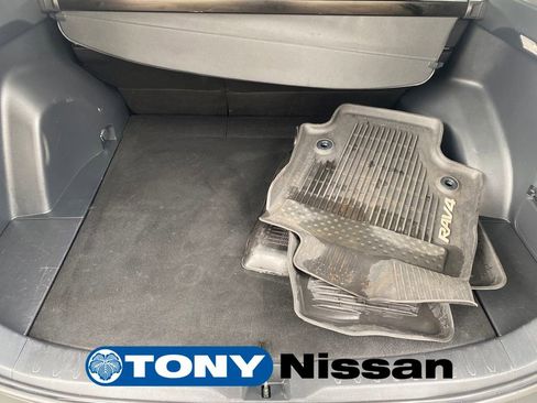 Used 2019 Toyota RAV4 XLE FWD image 11