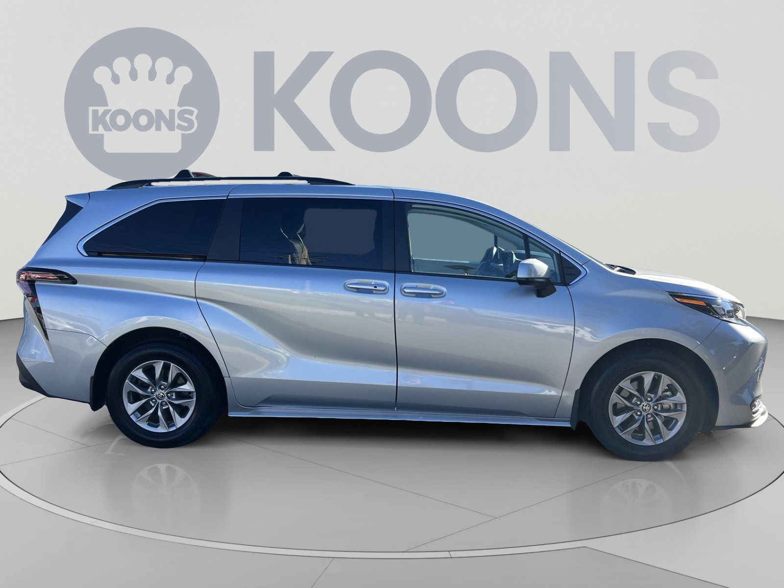 Used 2024 Toyota Sienna LE AWD/4WD image 8