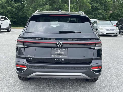 New 2026 Volkswagen Taos SE FWD image 5