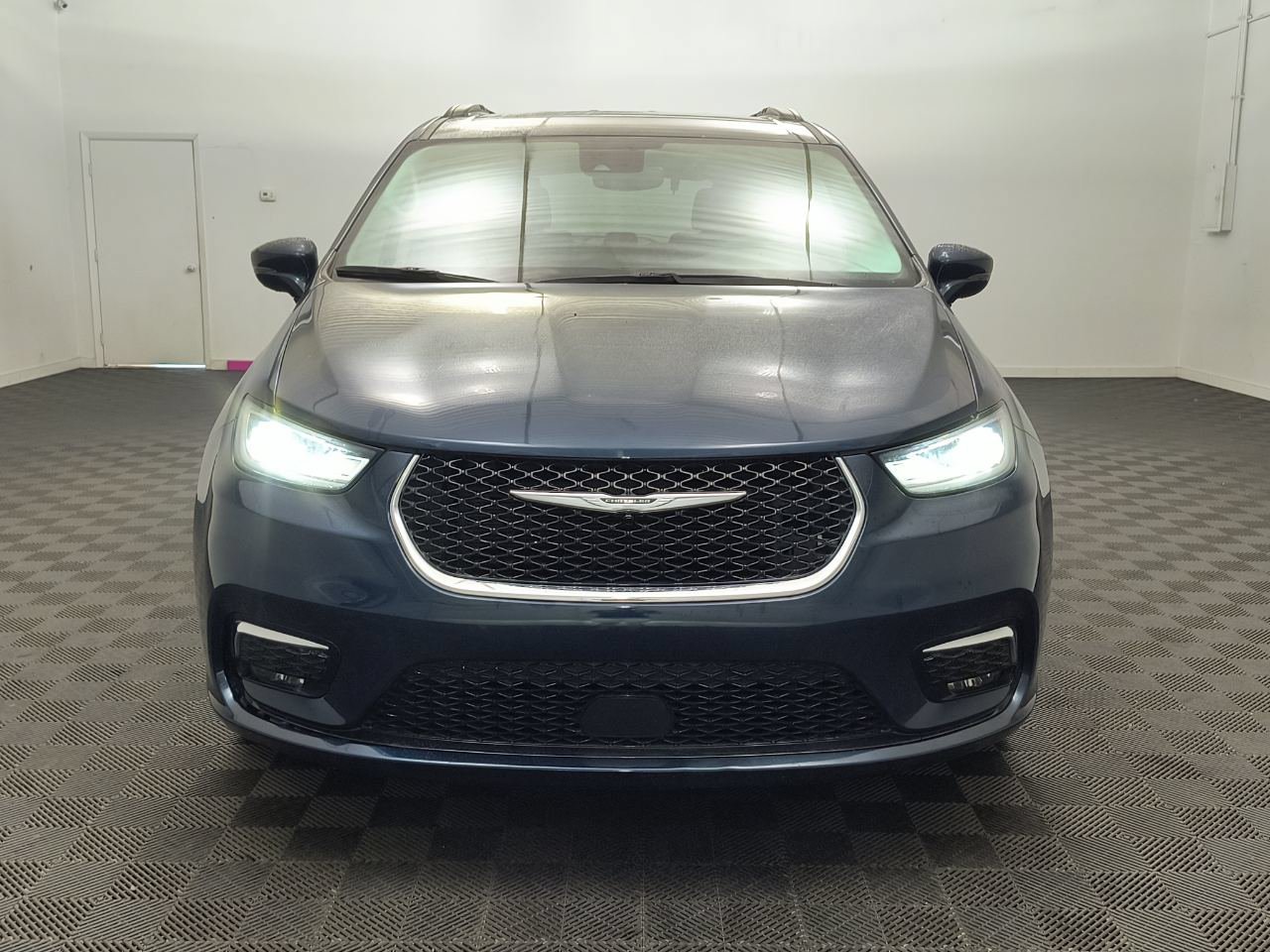 Used 2022 Chrysler Pacifica Touring-L AWD/4WD image 6