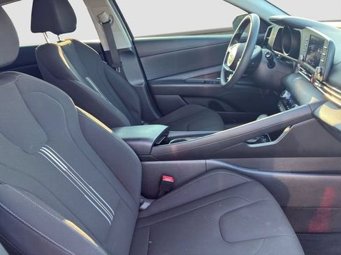 Used 2023 Hyundai Elantra Blue FWD image 9