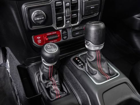 Used 2023 Jeep Gladiator Rubicon w/ LED Lighting Group AWD/4WD image 16