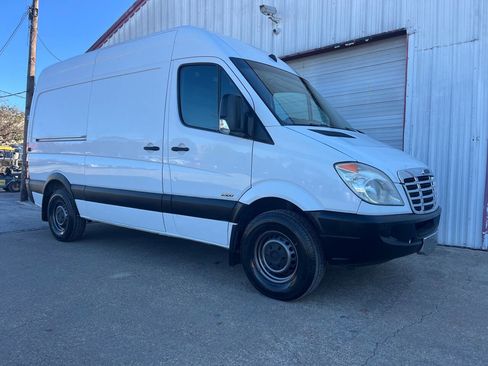 Used 2010 Freightliner Sprinter 2500 image 10