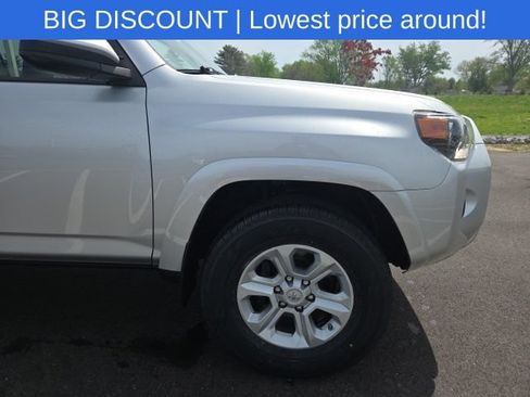 Used 2021 Toyota 4Runner SR5 AWD/4WD image 5