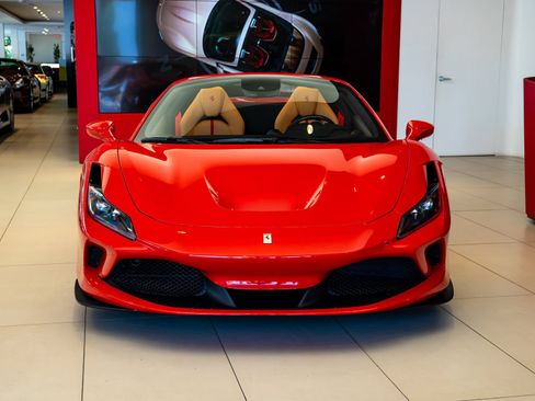 Used 2021 Ferrari F8 Tributo RWD image 2