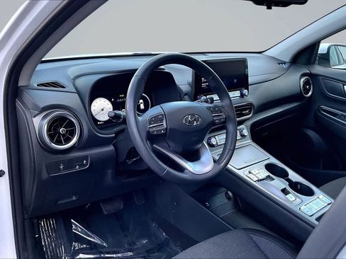 Used 2023 Hyundai Kona SEL FWD image 2