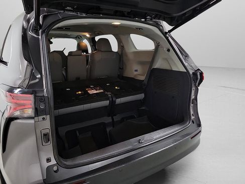 Certified 2021 Toyota Sienna XLE image 7