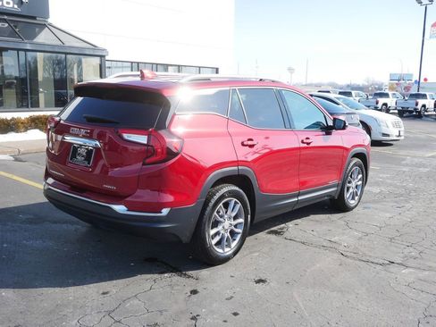 Used 2024 GMC Terrain SLT image 7
