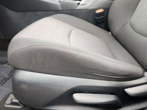 Used 2019 Toyota RAV4 XLE image 9