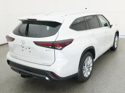 New 2026 Toyota Highlander Limited AWD/4WD image 8