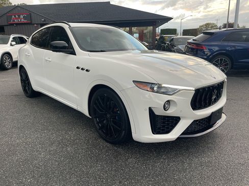 Used 2021 Maserati Levante image 21