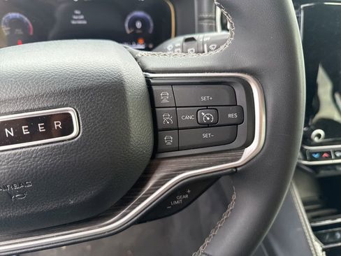 Used 2024 Jeep Wagoneer L Series II w/ Flexible Seating Group image 16