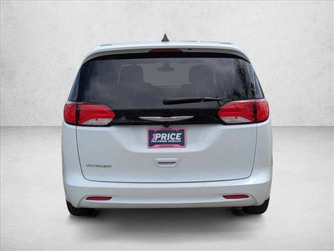 Used 2022 Chrysler Voyager LX FWD image 7