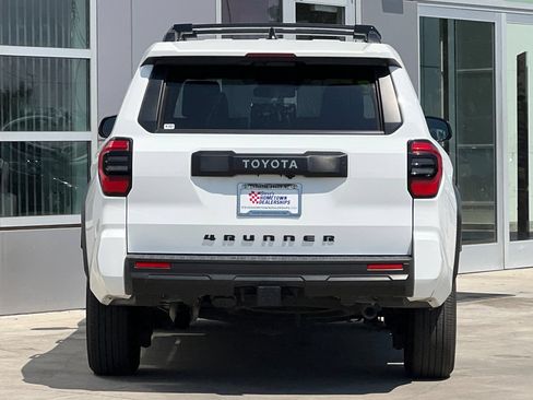 Certified 2025 Toyota 4Runner SR5 AWD/4WD image 5