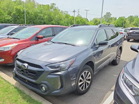 Used 2024 Subaru Outback Premium image 4