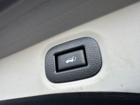 Used 2018 Nissan Rogue SV image 35