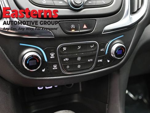 Used 2022 Chevrolet Equinox LT FWD image 19