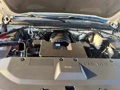 Used 2016 Chevrolet Suburban LT image 10