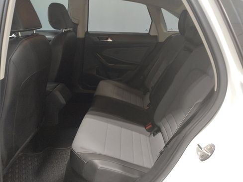 Used 2025 Volkswagen Jetta SE FWD image 18