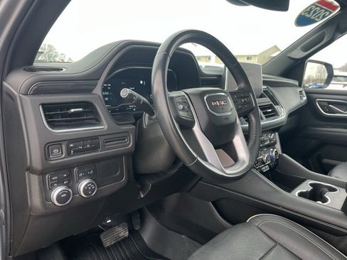 Used 2023 GMC Yukon XL SLT image 16