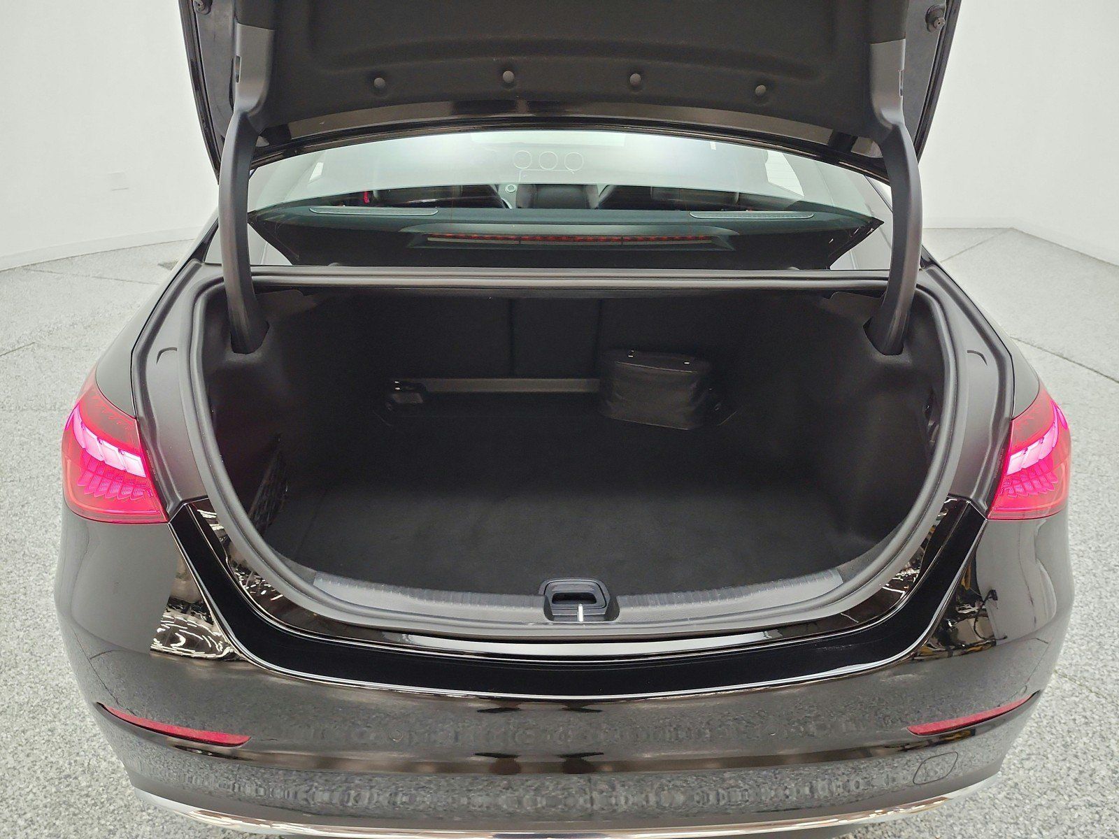 Used 2024 Mercedes-Benz C 300 Sedan image 18