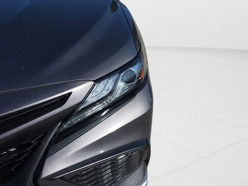 Used 2022 Toyota Camry XSE FWD image 9