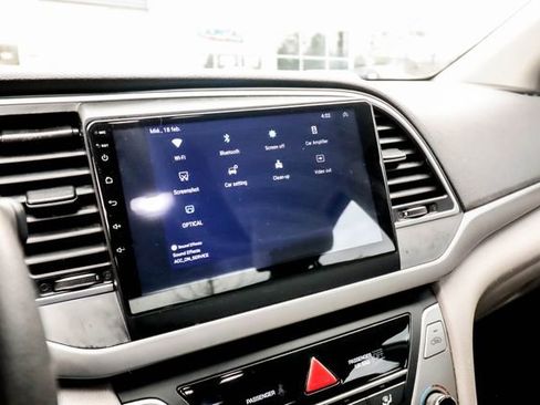 Used 2017 Hyundai Elantra SE image 46