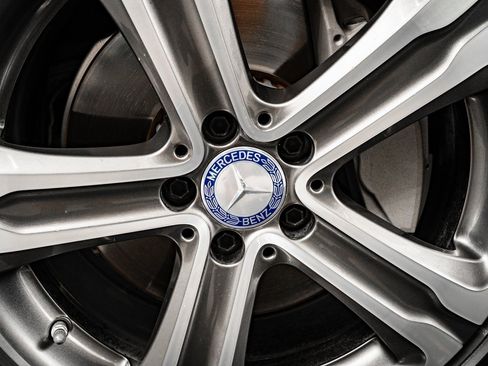 Used 2017 Mercedes-Benz GLC 300 4MATIC image 8